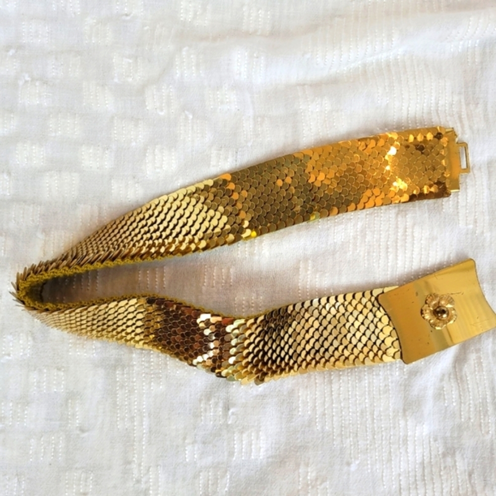 Vintage gold stretch belt "fish scales" with solid gold buckle floral detail M - Picture 3 of 8